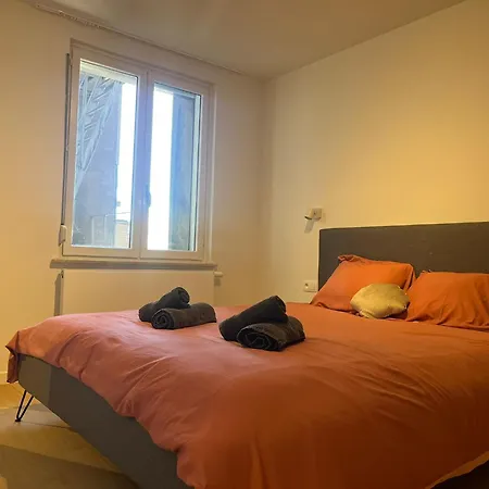 Luxury Apartment With Marina View And Free Parking *