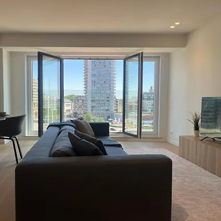 Luxury Apartment With Marina View And Free Parking *