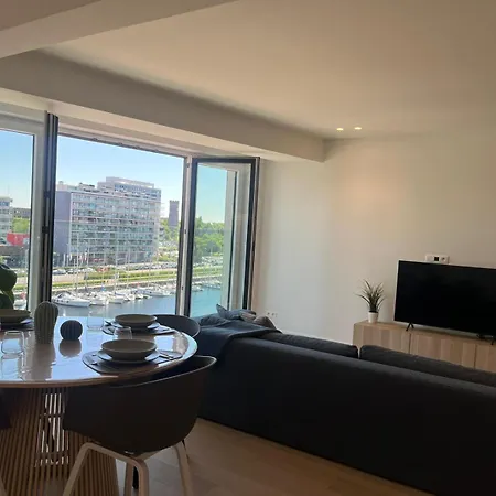 Апартаменты Luxury Apartment With Marina View And Free Parking Остенде
