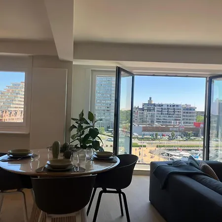 Апартаменты Luxury Apartment With Marina View And Free Parking *