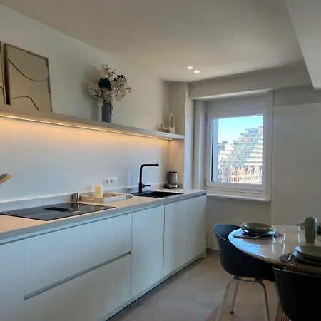 Luxury Apartment With Marina View And Free Parking Апартаменты