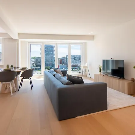 Luxury Apartment With Marina View And Free Parking *
